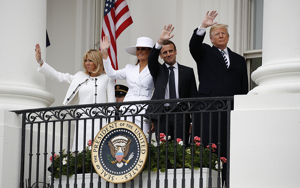 μελάνια-τραμπ-στο-σφυρί-βγαίνει-το-καπ-561656029