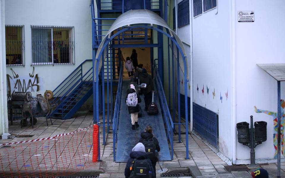 κορωνοϊός-με-τρία-self-test-η-επιστροφή-στα-σχ-561694915