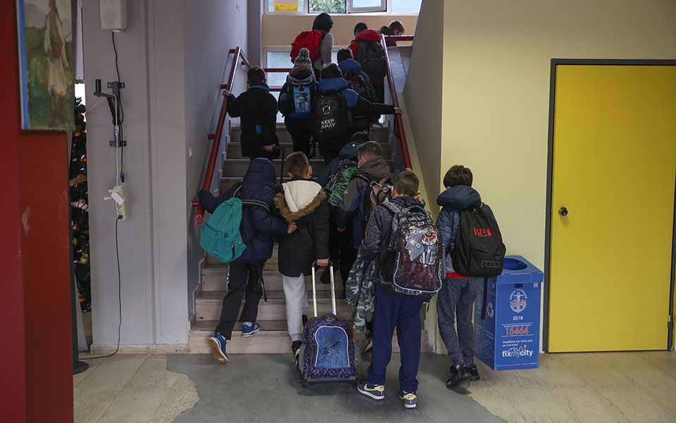 Σχολεία: Ανιχνεύθηκαν 14.000 κρούσματα μέσω των self test-2