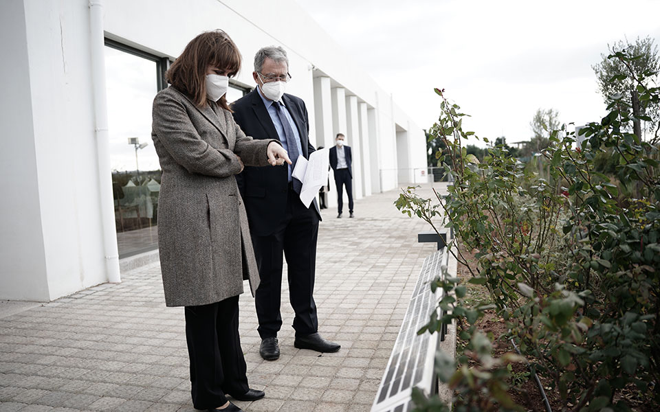 Επίσκεψη Σακελλαροπούλου στο αποτεφρωτήριο Ριτσώνας: «Ένδειξη πολιτισμού η δυνατότητα επιλογής»-2