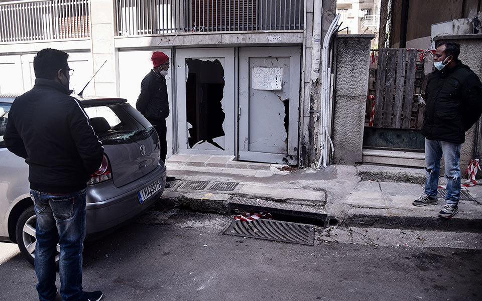 ο-ιμάμης-βρισκόταν-μέσα-τον-ήθελαν-νε-561685234