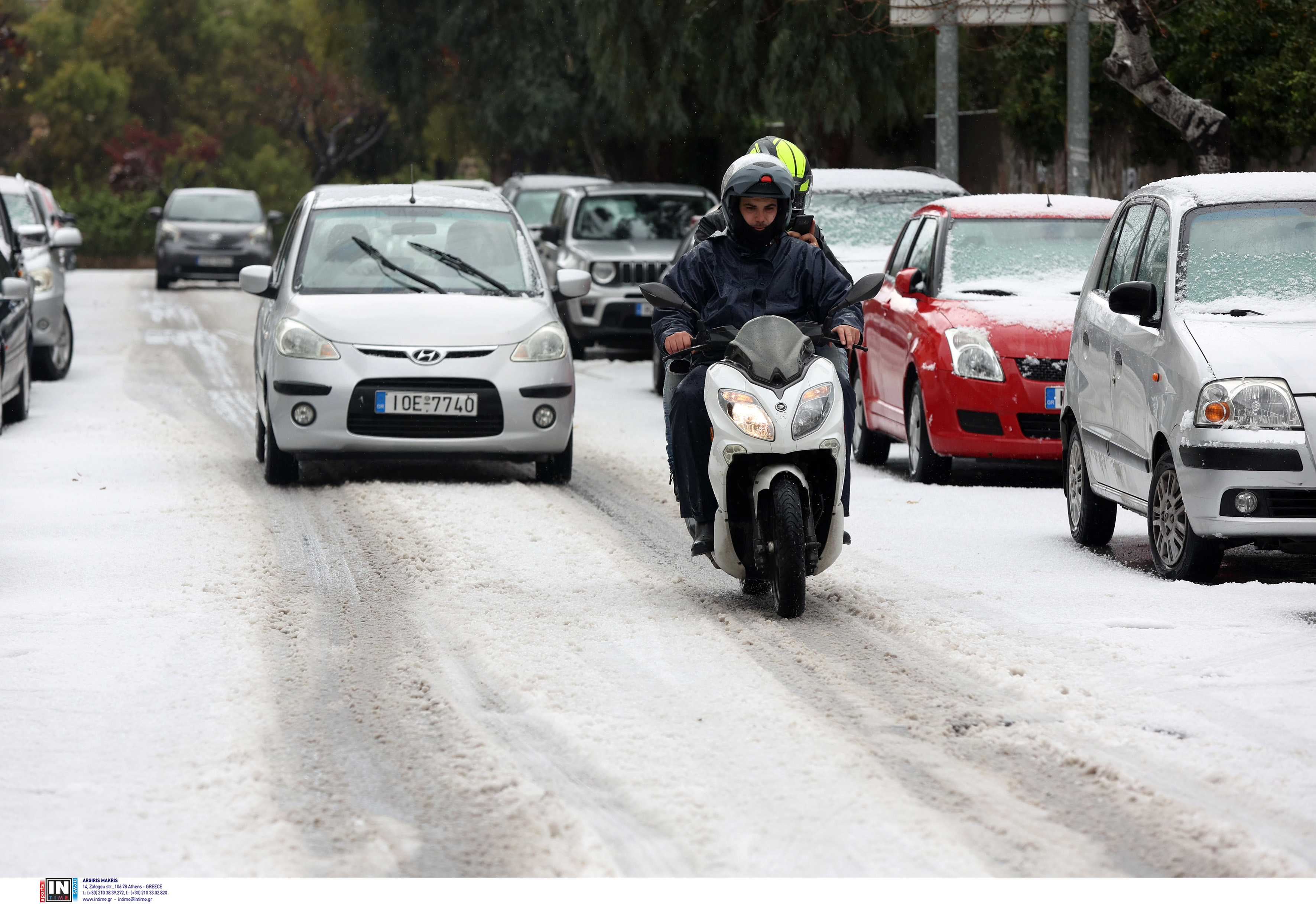 Ηράκλειο: Χιόνια στο κέντρο της πόλης – Κλειστά αύριο τα σχολεία (εικόνες)-1