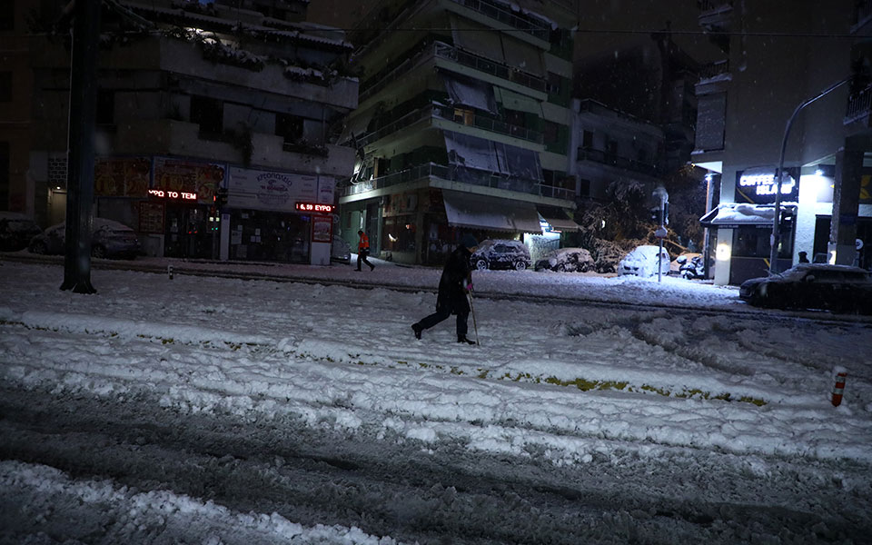Κακοκαιρία Ελπίδα: Οδύσσεια στην Αττική Οδό – Παραμένουν εγκλωβισμένα 1.200 οχήματα-3