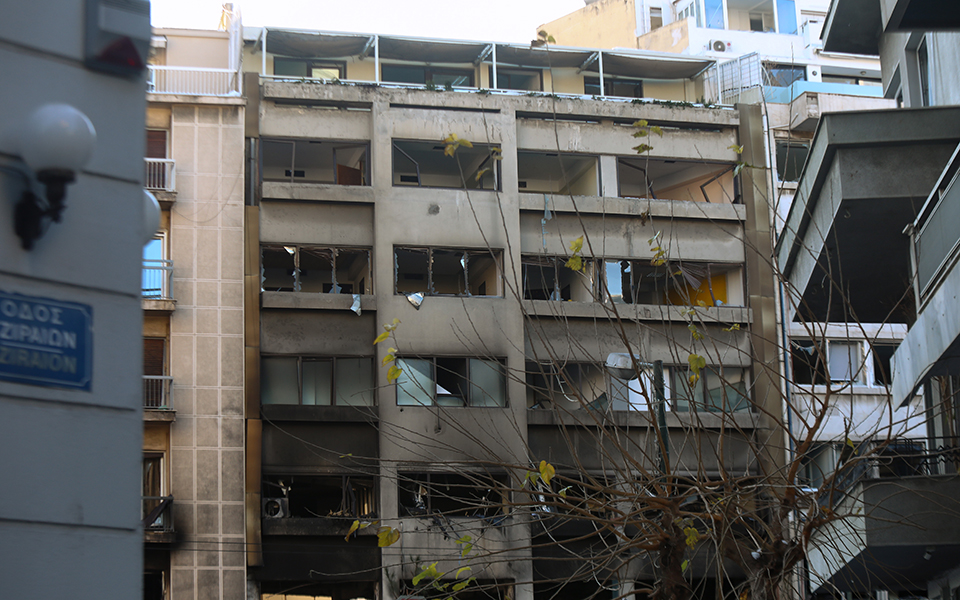 Έκρηξη στη Συγγρού: Διαρροή αερίου «βλέπει» η Πυροσβεστική, ένας 78χρονος τραυματίας-4