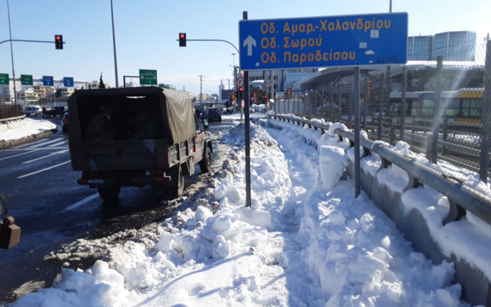 συγκοινωνούντα-δοχεία-οι-οδικοί-άξο-561688972