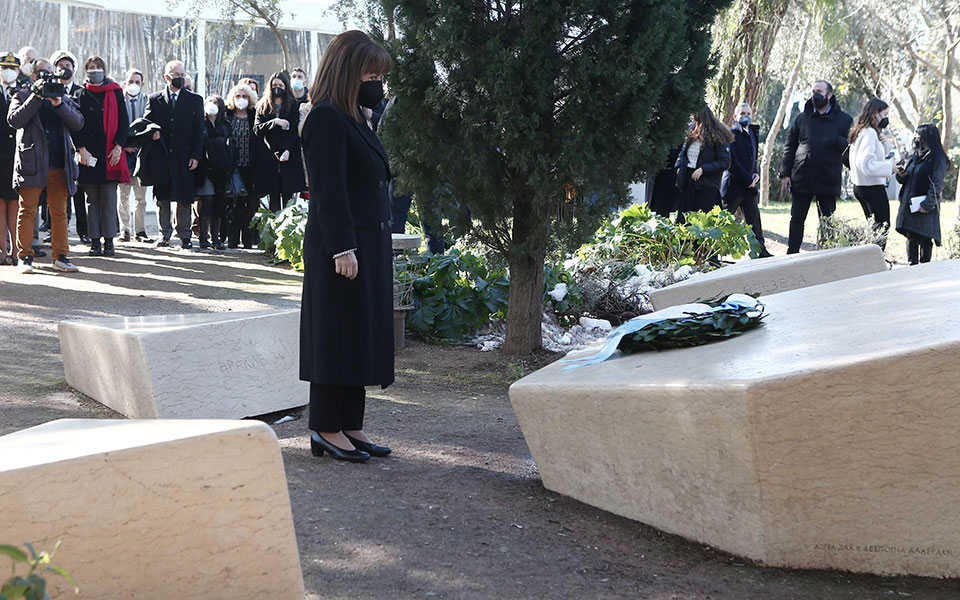 το-ολοκαύτωμα-θέτει-σε-δοκιμασία-τη-σ-561690733