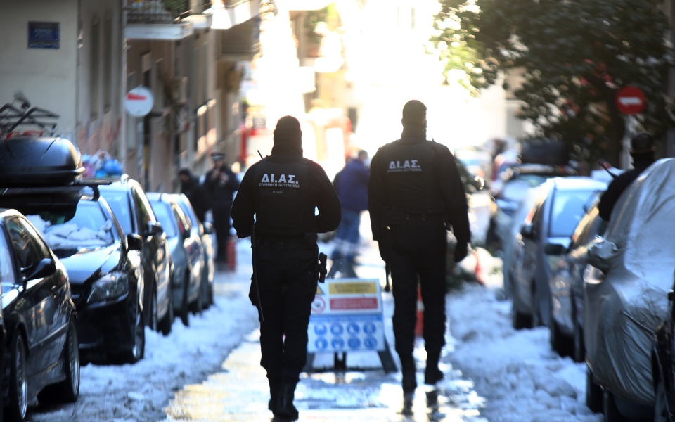 Συναγερμός στο Παγκράτι: Σπασμένος αγωγός της ΕΥΔΑΠ προκάλεσε τη διαρροή φυσικού αερίου-1