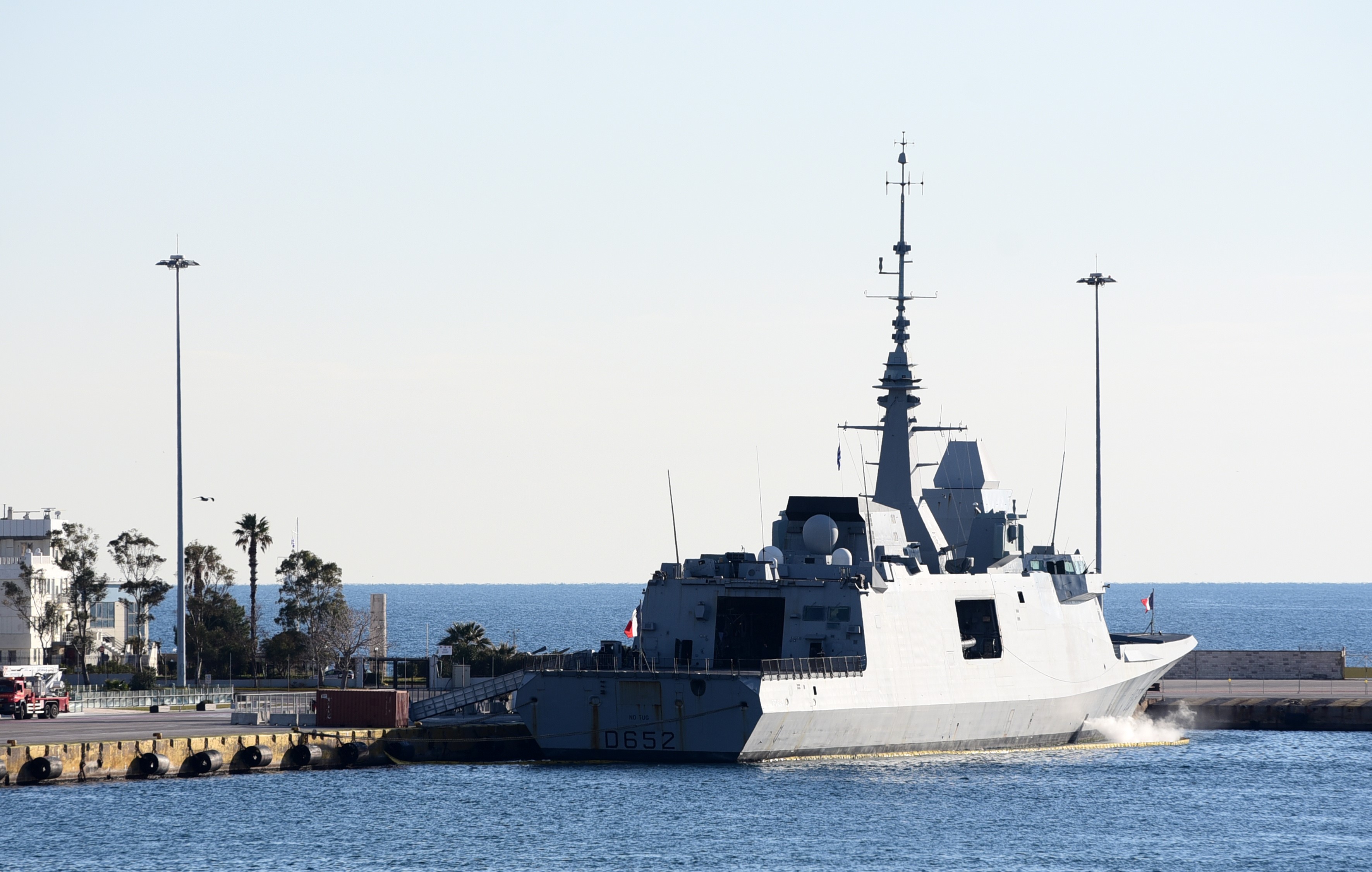 Η γαλλική φρεγάτα «Provence» στο λιμάνι του Πειραιά (εικόνες)-1