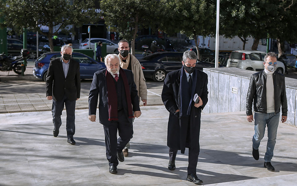 απολογίες-για-τους-χειρισμούς-στις-τη-561695647