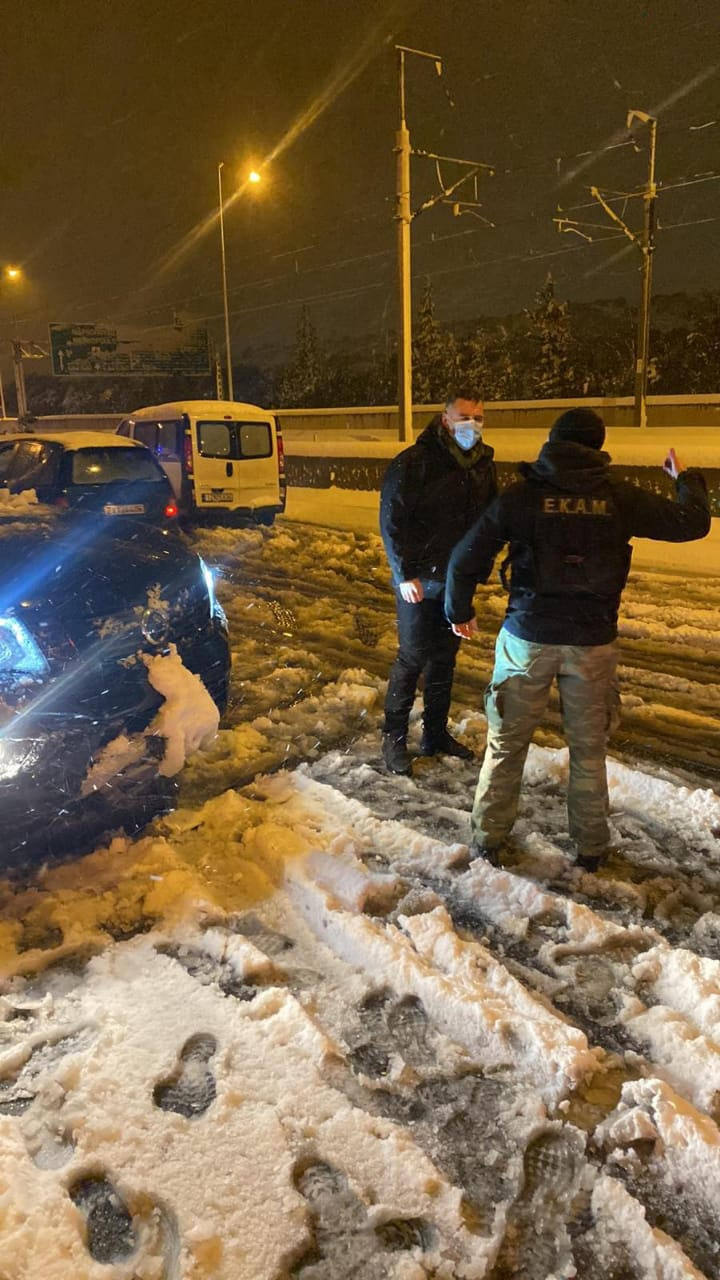 Κακοκαιρία «Ελπίδα»: Επιχείρηση της ΕΚΑΜ στην Αττική Οδό (εικόνες)-2