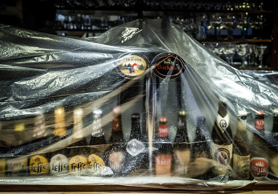 Ξεσκεπάστε τις!