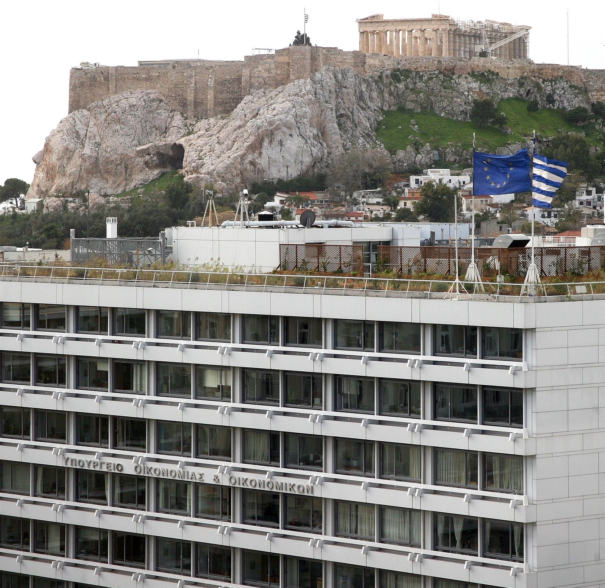 ομικρον-και-χιονιάς-έπληξαν-τα-έσοδ-561693268