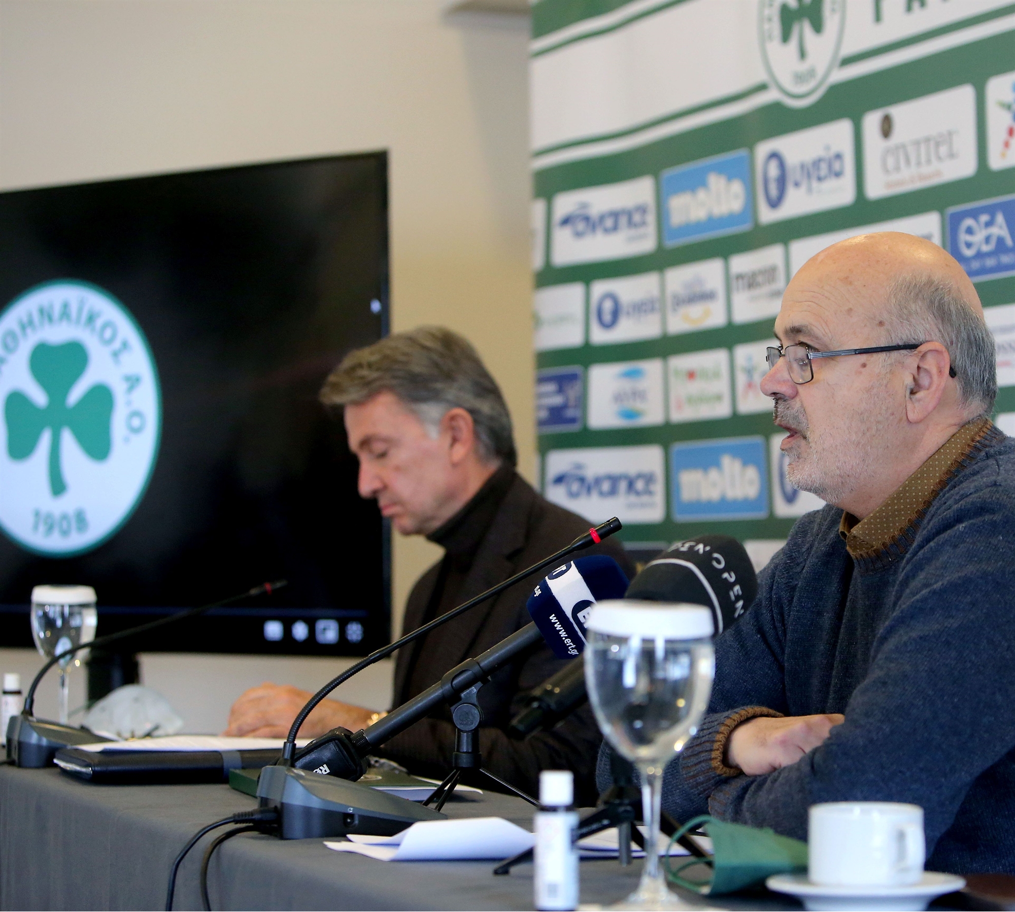 ο-ερασιτέχνης-παο-δείχνει-βοτανικό-561663259