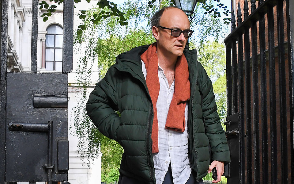 βρετανία-ο-κάμινγκς-καταθέτει-εναντί-561675841