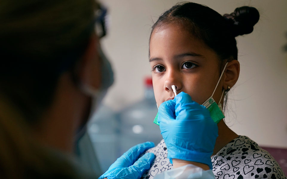 με-μοντέλο-test-to-stay-το-άνοιγμα-των-σχολείων-τ-561655879