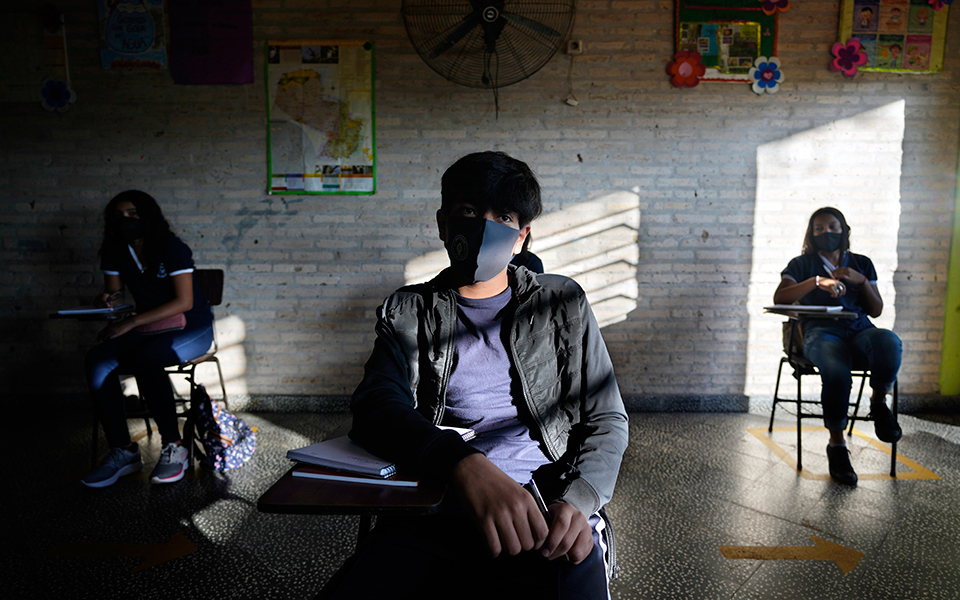 Κορωνοϊός: Θα φέρει η μετάλλαξη «Όμικρον» το τέλος της πανδημίας;-4