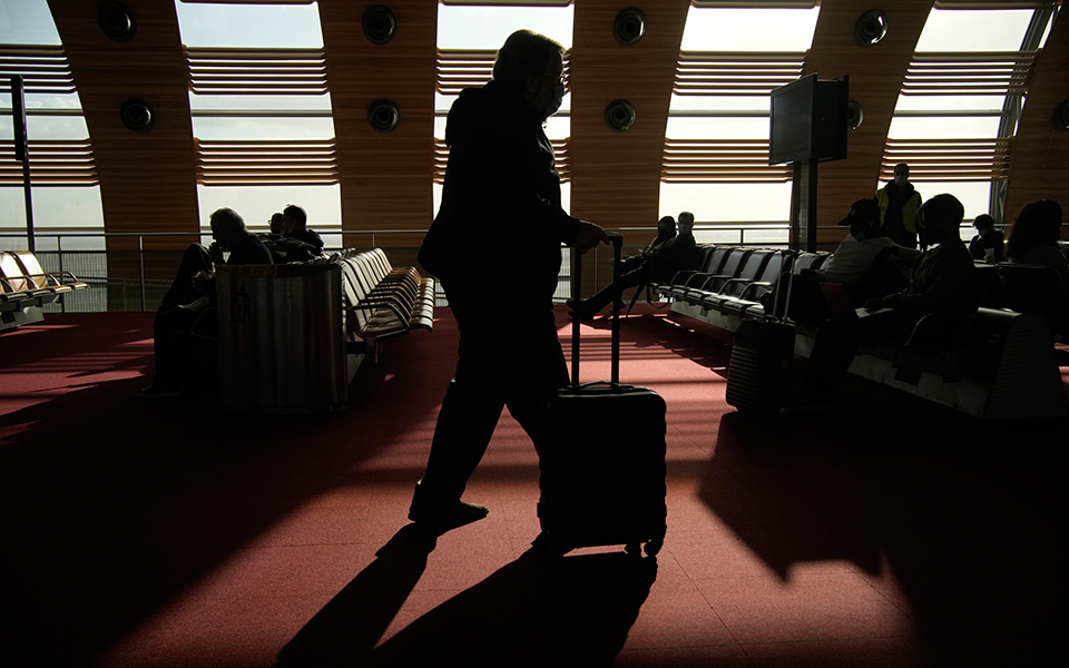 Κορωνοϊός: Θα φέρει η μετάλλαξη «Όμικρον» το τέλος της πανδημίας;-1