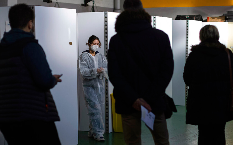 κορωνοϊός-τι-γνωρίζουμε-για-delmicron-και-florona-561653959