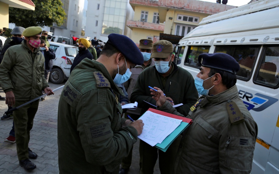 ινδία-τουλάχιστον-12-νεκροί-σε-ποδοπάτη-561653134
