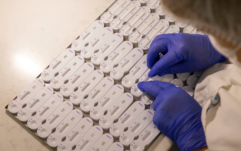 κορωνοϊός-πού-εντοπίζονται-τα-17-960-νέα-κρ-561687910