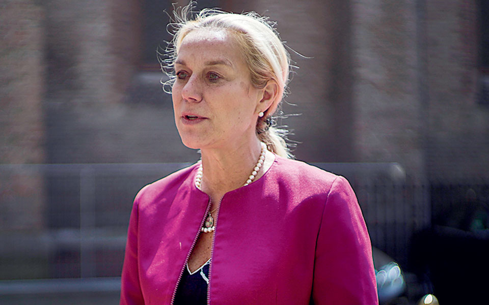 υπέρ-του-ευρωομολόγου-η-ολλανδή-υπουρ-561655306