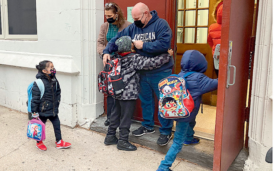 κορωνοϊός-τα-όπλα-για-επιστροφή-στα-σχ-561655270