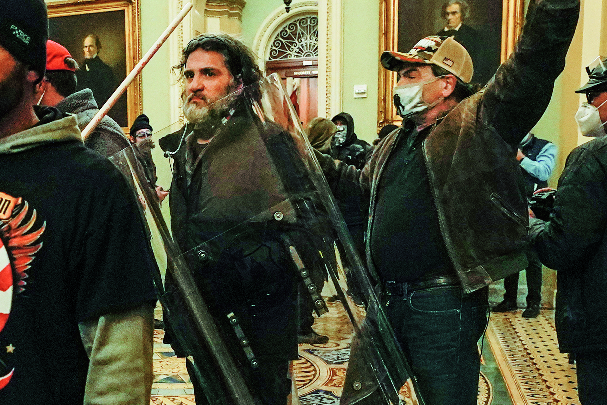 Το κυνήγι των εισβολέων συνεχίζεται-1