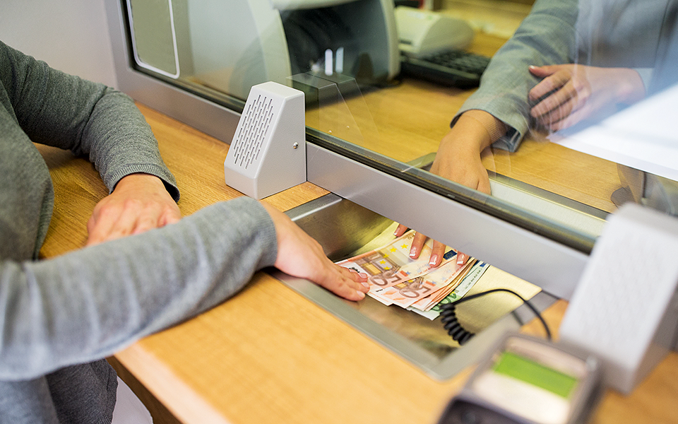 Μέρισμα υπό τρεις προϋποθέσεις από τις τράπεζες-1