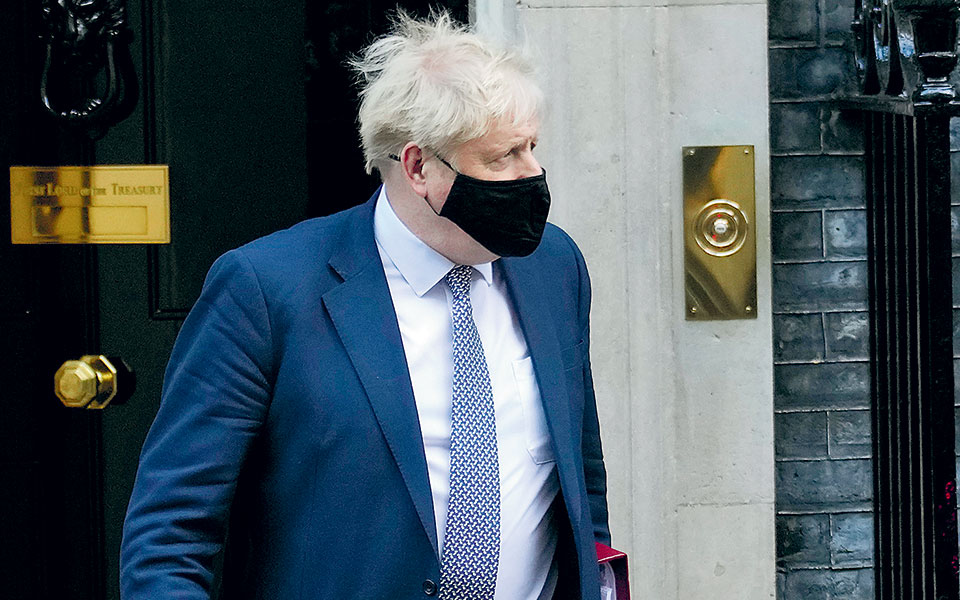 βρετανία-συγγνώμη-τζόνσον-στη-βασίλι-561671638