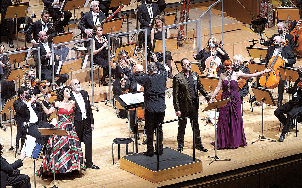 απολαυστικό-πρωτοχρονιάτικο-γκαλά-κ-561683605