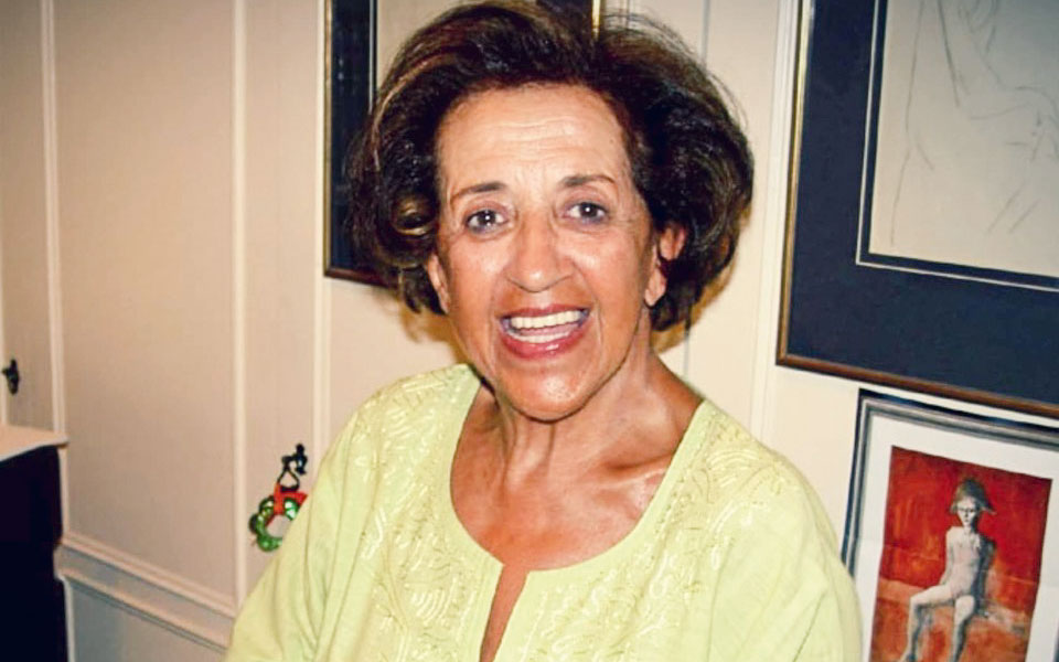 φόρος-τιμής-σε-μια-υπέροχη-ελληνίδα-με-561682525