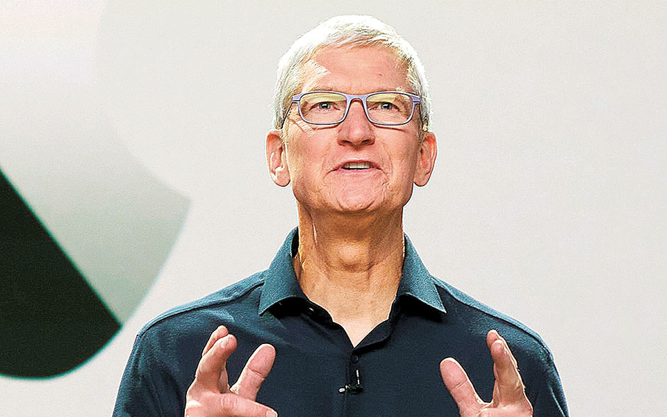 στα-100-εκατ-δολάρια-οι-αποδοχές-του-ceo-της-appl-561679774