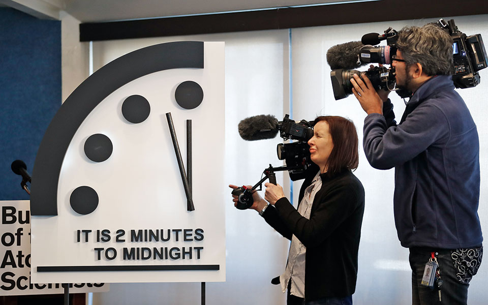 ρολόι-της-αποκάλυψης-100-δεύτερα-πριν-απ-561682237