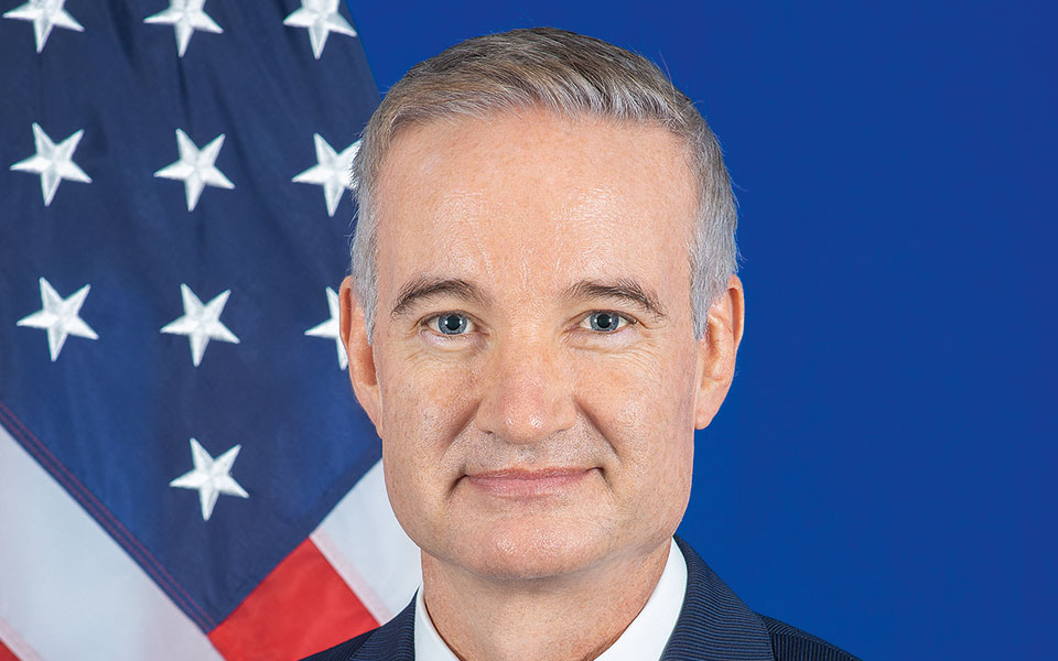 ο-αντιπρόσωπος-των-ηπα-στον-οασε-στην-561682651