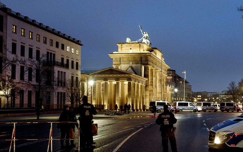 ηχηρό-λαϊκό-μήνυμα-γερμανών-υπέρ-εμβο-561689002