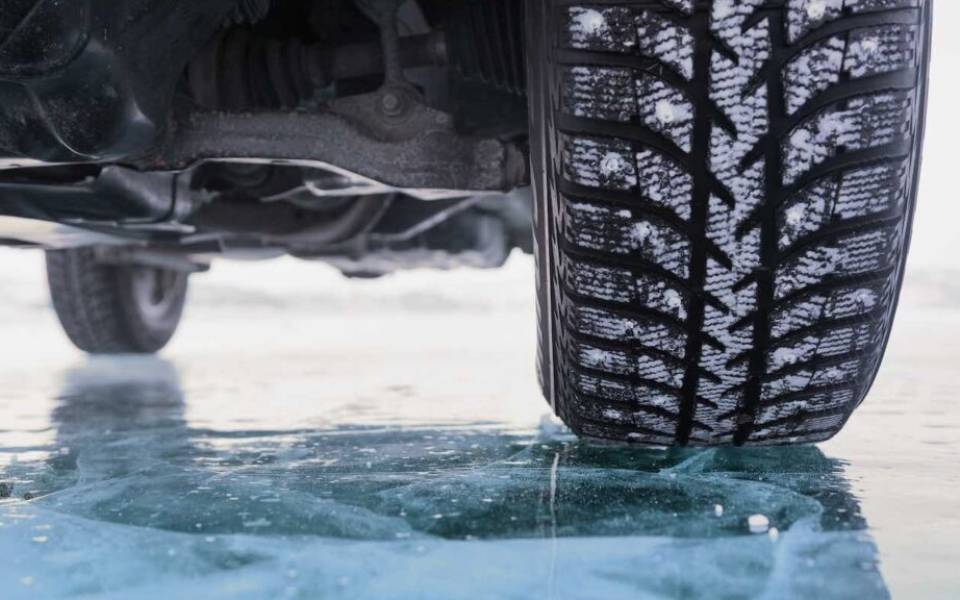 οδήγηση-στον-πάγο-απλές-συμβουλές-για-561689098