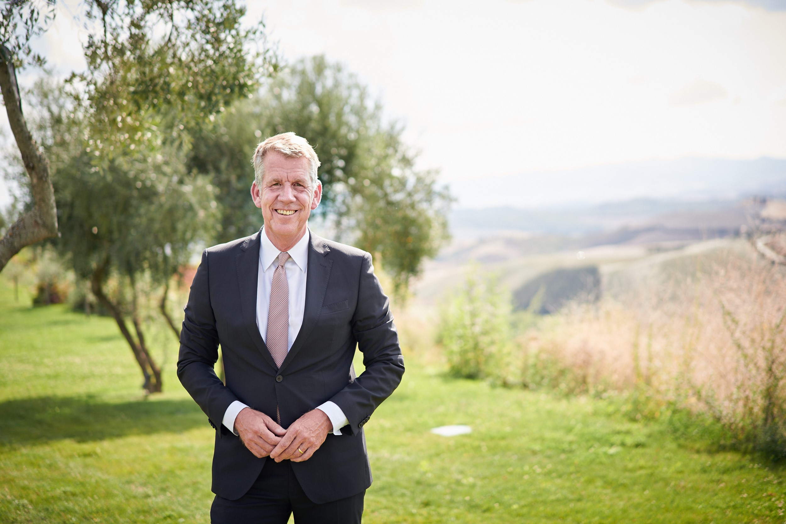 ο-φρίντριχ-γιούσεν-στην-κ-πάνω-από-το-561685102