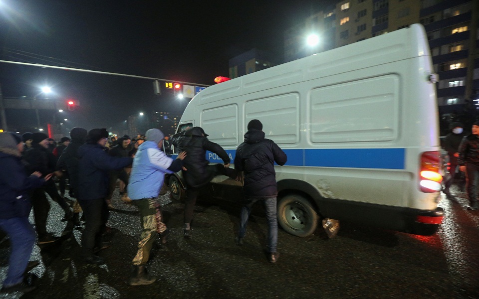 Καζαχστάν: Η άνοδος των τιμών των καυσίμων έριξε την κυβέρνηση-2