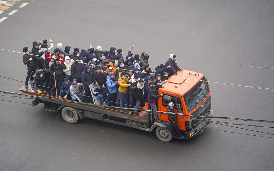 Γιατί το Καζακστάν «μυρίζει μπαρούτι» (εικόνες)-4
