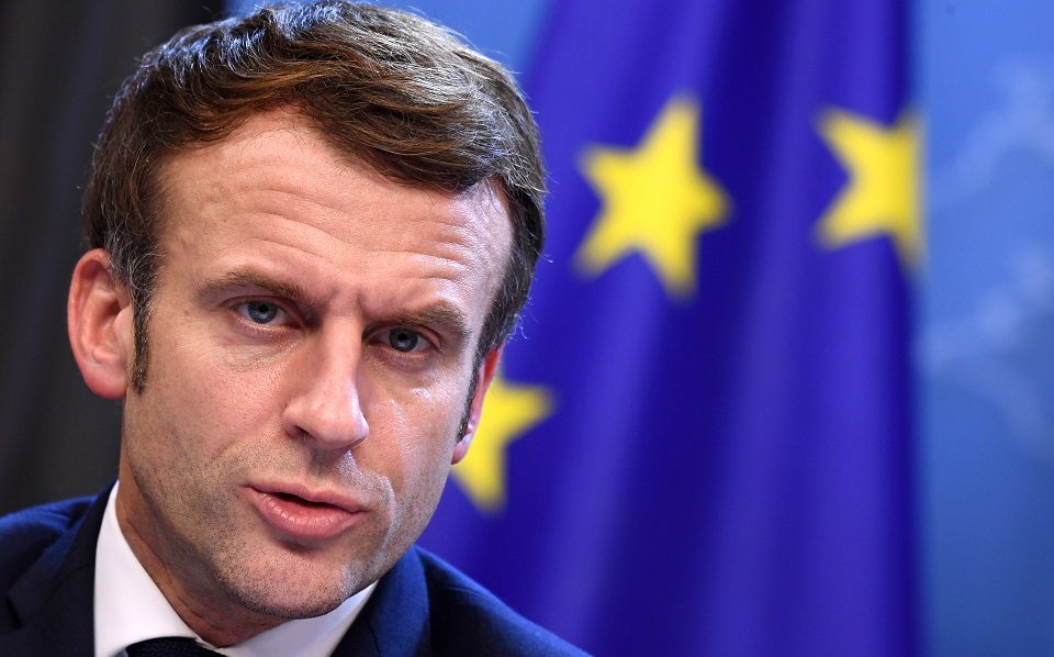 γαλλικά-μακρόν-για-τους-ανεμβολίασ-561656953