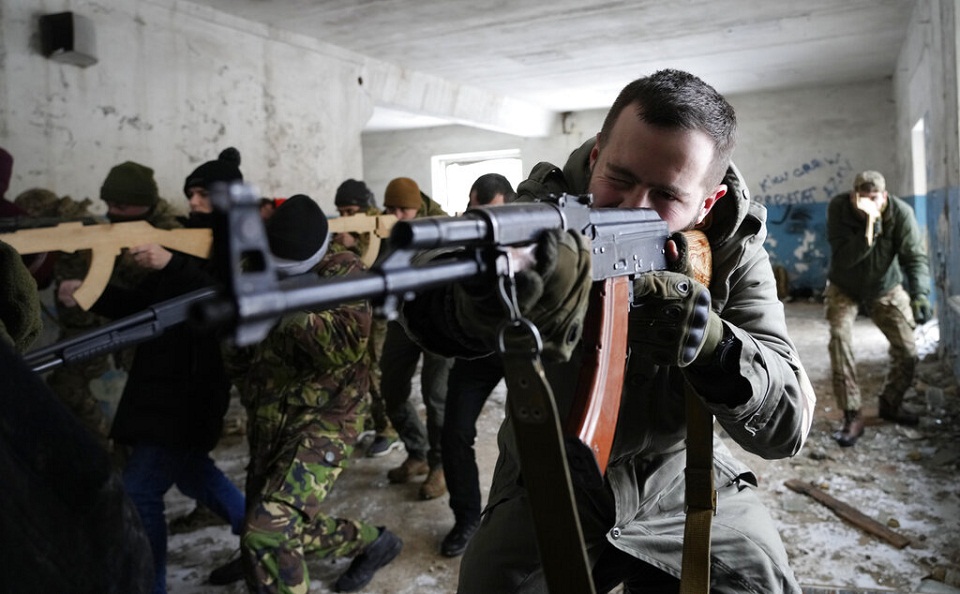 Ουκρανία: Στρατιώτες με το δάχτυλο στη σκανδάλη (εικόνες)-3