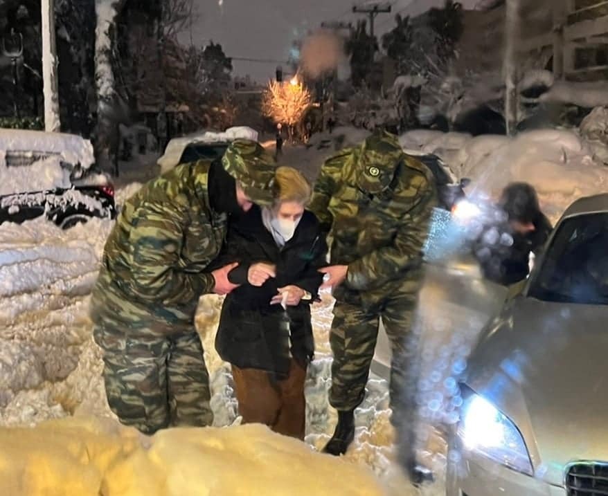 Κακοκαιρία Ελπίδα: Οι δραματικές ώρες στην Αττική Οδό και η συνδρομή του Στρατού (φωτό – βίντεο)-3