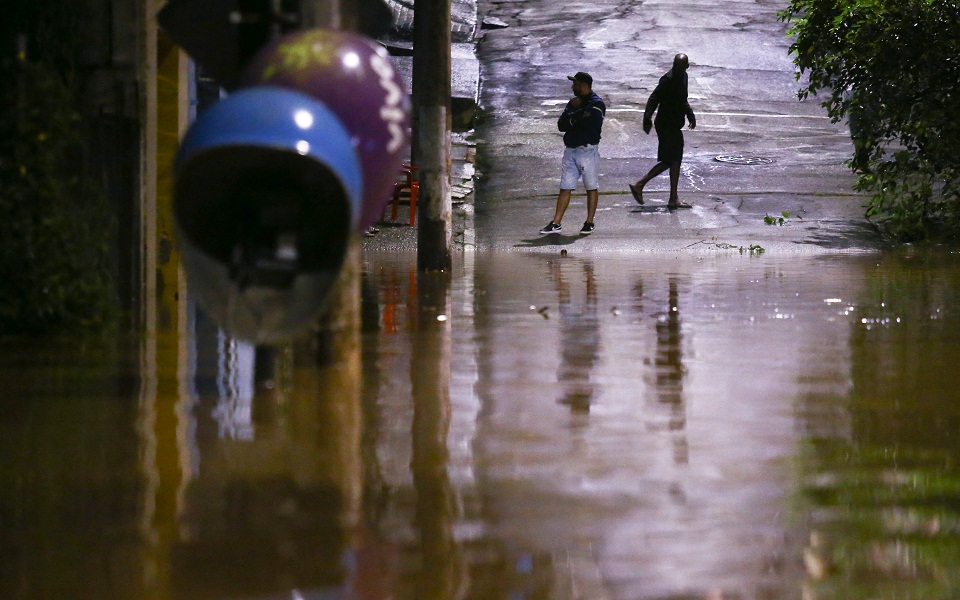 βραζιλία-πλημμύρες-με-18-νεκρούς-στην-π-561695026