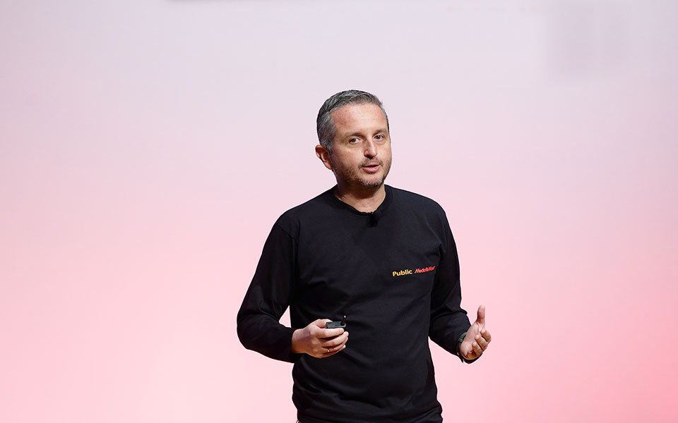 ο-ρόμπυ-μπουρλάς-στην-κ-οικοσύστημα-e-561674845