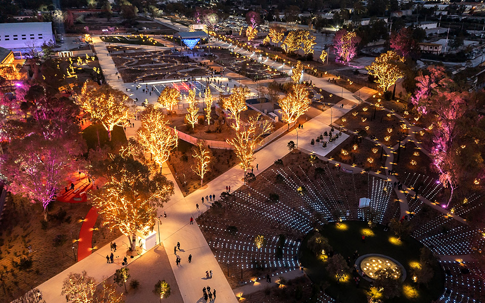 παραμένει-η-λαμπερή-ατμόσφαιρα-στο-experience-park-561665830