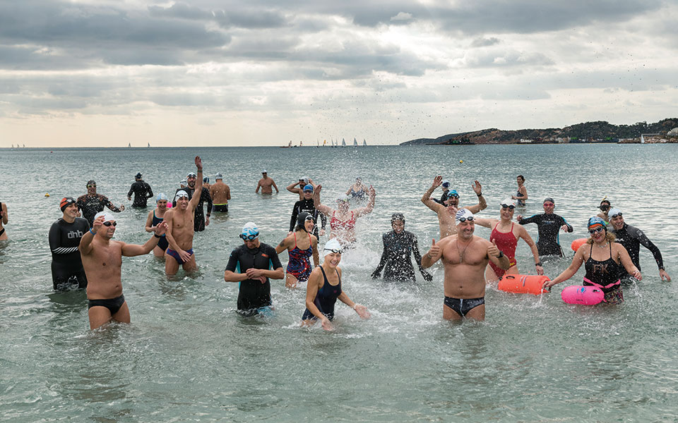 γιατί-η-χειμερινή-κολύμβηση-είναι-η-νέ-561683611