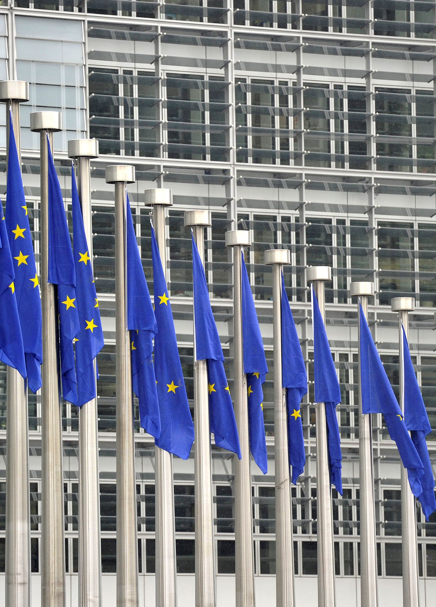 η-αγορά-ηλεκτρισμού-στο-τραπέζι-των-27-561677632