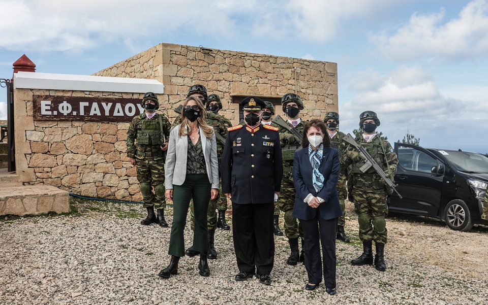 οι-ελληνες-γιορτάζουν-τον-αγιασμό-των-561659179