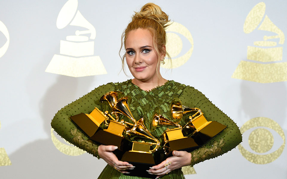 λύγισε-η-adele-λυπάμαι-αλλά-το-σόου-μου-561679912