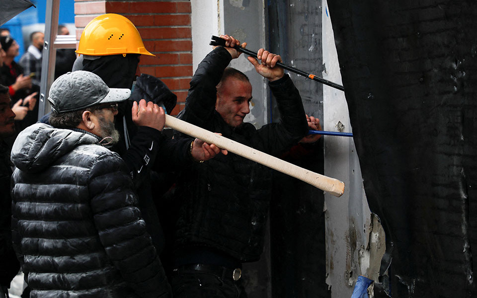 χάος-στην-αλβανία-οπαδοί-του-μπερίσα-ε-561661432